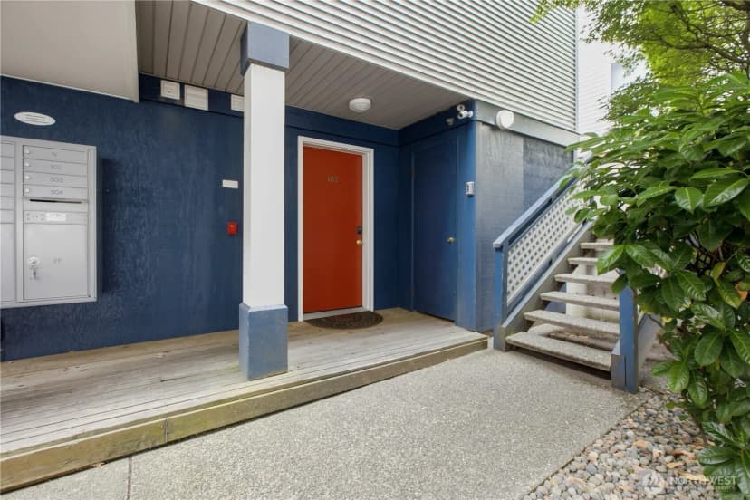 Property photo for 952 N 35th Street #102, Seattle photo 6