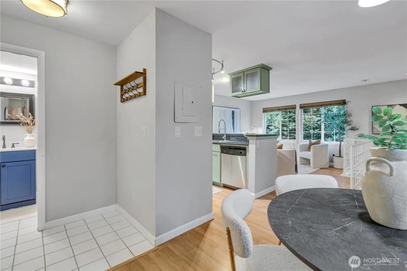 Property photo for 952 N 35th Street #102, Seattle photo 9