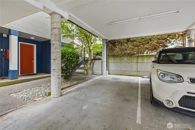 Property photo for 952 N 35th Street #102, Seattle photo 5