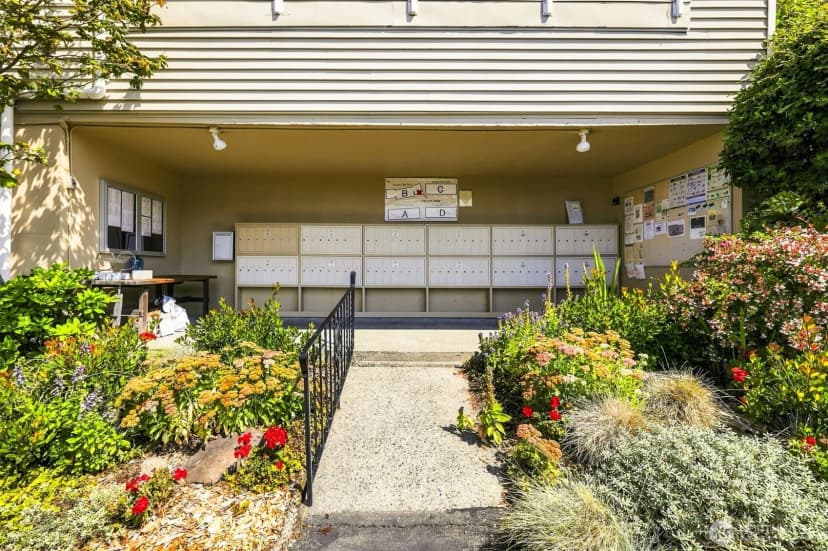 Property photo for 10203 47th Avenue Sw #b8, Seattle photo 26