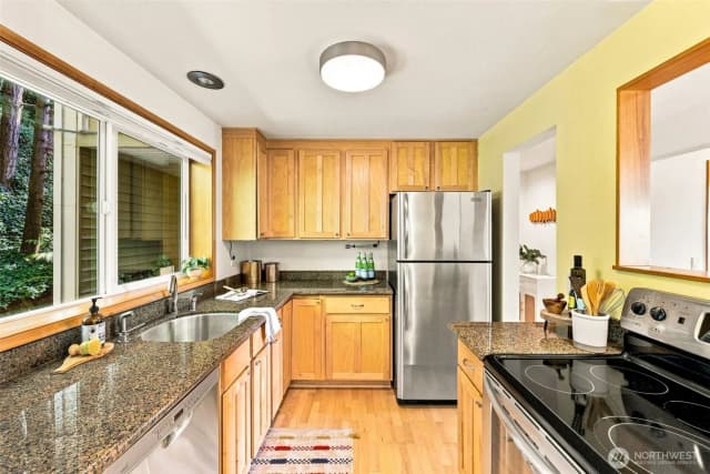 Property photo for 10203 47th Avenue Sw #b8, Seattle photo 4