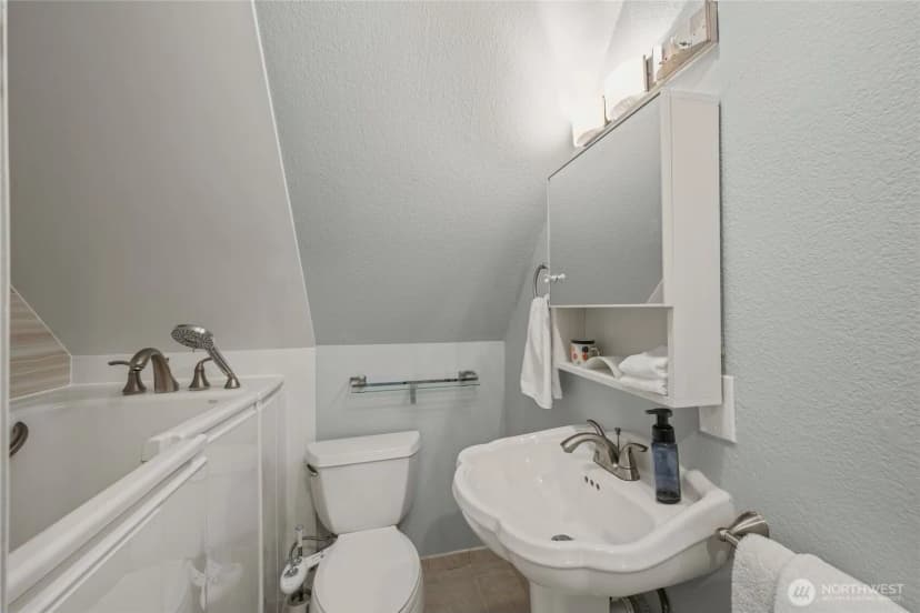 Property photo for 12086 Ne 137th Court, Kirkland photo 20