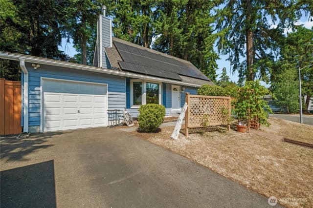 Property photo for 12086 Ne 137th Court, Kirkland photo 2
