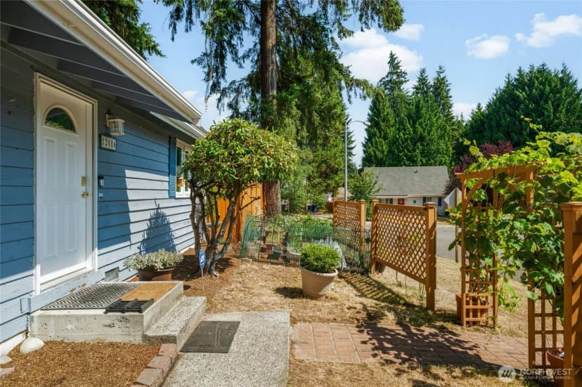 Property photo for 12086 Ne 137th Court, Kirkland photo 3