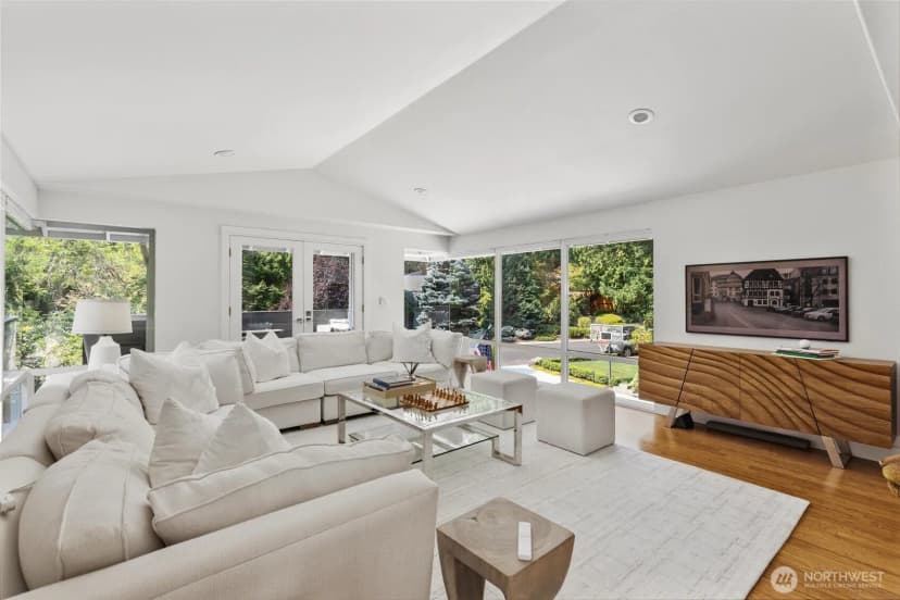 Property photo for 2202 Sahalee Drive E, Sammamish photo 4
