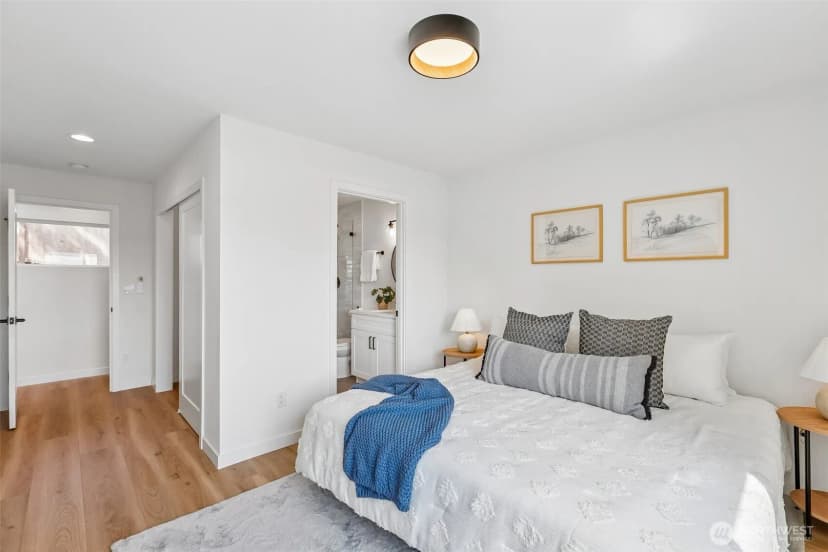 Property photo for 12038 N Park Avenue N, Seattle photo 13