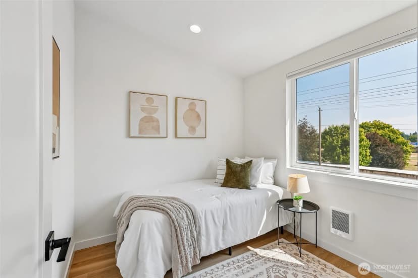 Property photo for 12038 N Park Avenue N, Seattle photo 18