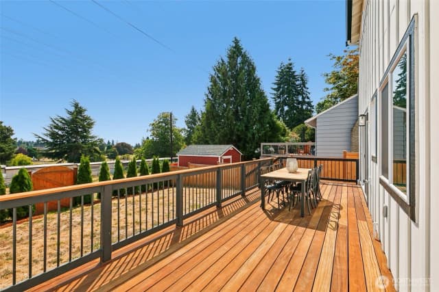 Property photo for 12038 N Park Avenue N, Seattle photo 3