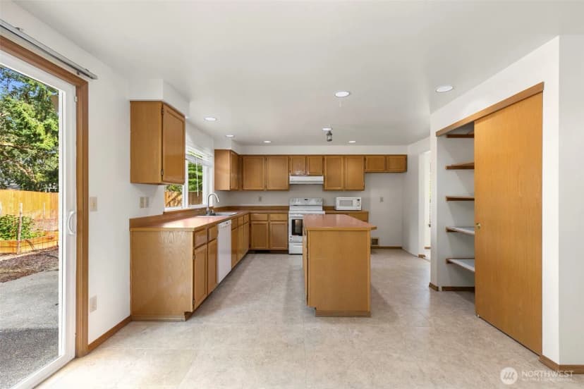 Property photo for 7206 93rd Avenue Ct, Lakewood photo 9
