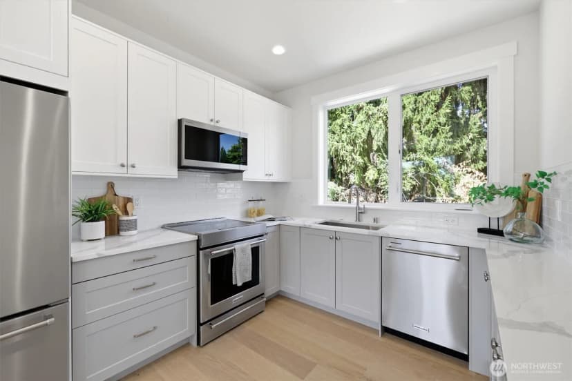 Property photo for 8815 Densmore Avenue N #b, Seattle photo 10