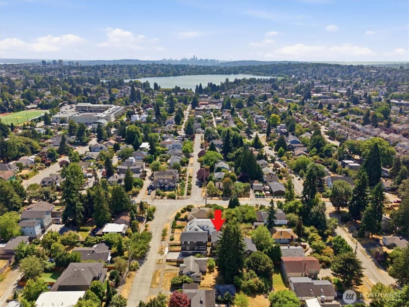 Property photo for 8815 Densmore Avenue N #b, Seattle photo 3