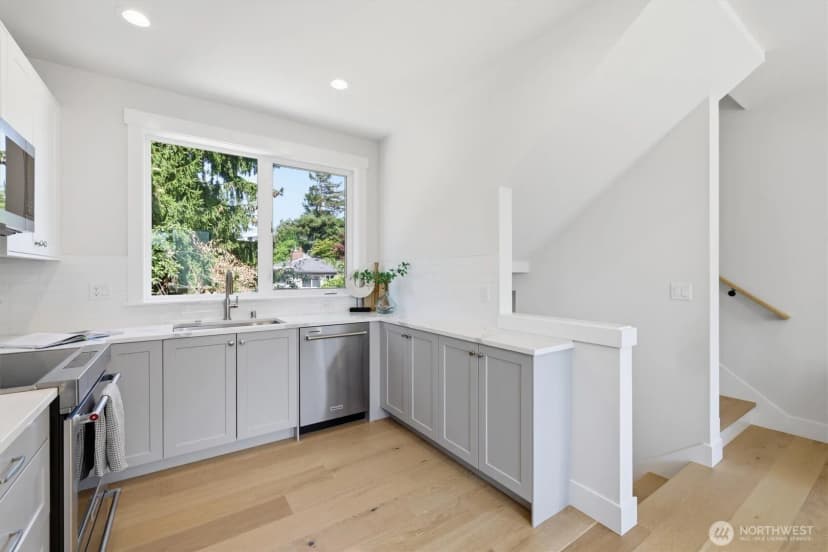 Property photo for 8815 Densmore Avenue N #b, Seattle photo 12