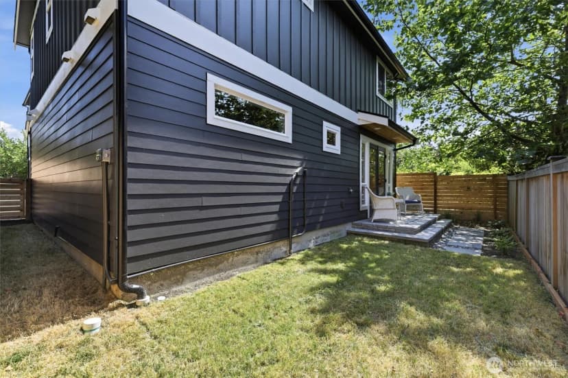 Property photo for 8817 Densmore Avenue N, Seattle photo 12