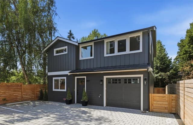 Property photo for 8817 Densmore Avenue N, Seattle photo 3