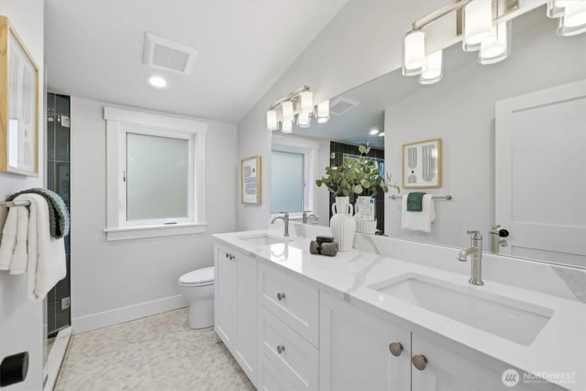 Property photo for 8817 Densmore Avenue N, Seattle photo 19