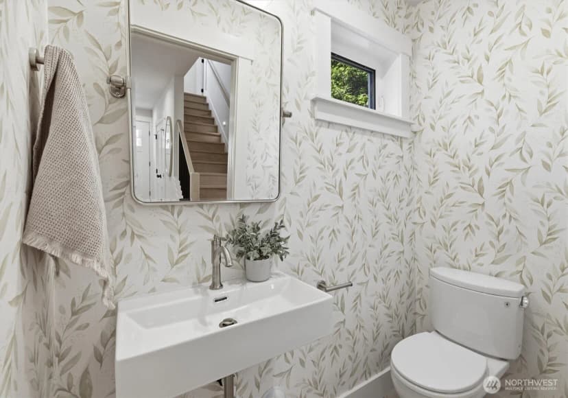 Property photo for 8817 Densmore Avenue N, Seattle photo 15