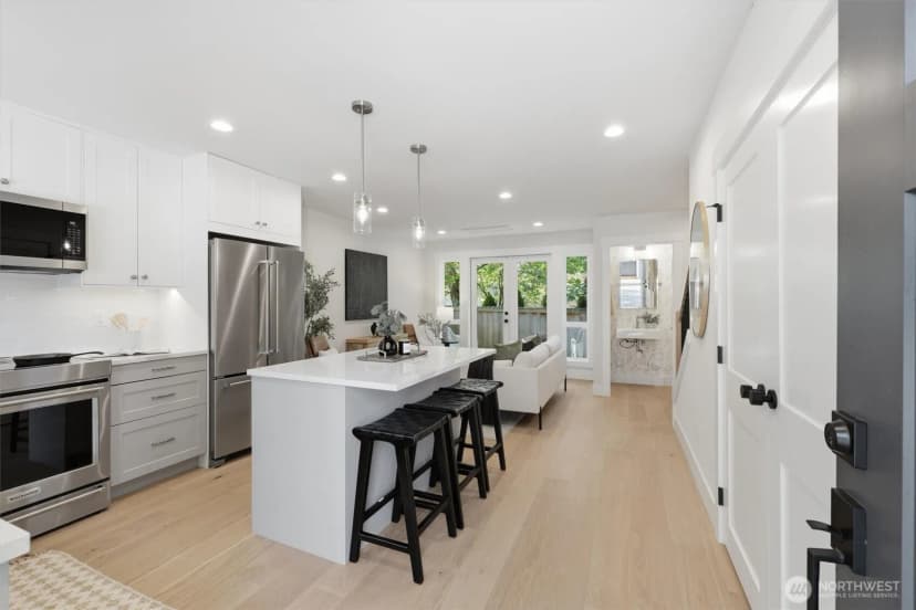 Property photo for 8817 Densmore Avenue N, Seattle photo 4
