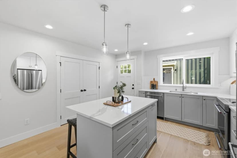 Property photo for 8817 Densmore Avenue N, Seattle photo 6