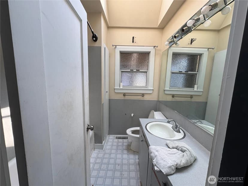 Property photo for 2571 Rainier Avenue, Everett photo 11
