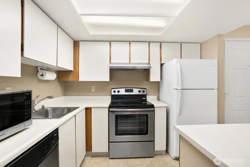 Property photo for 4106 Factoria Boulevard Se #213, Bellevue photo 9