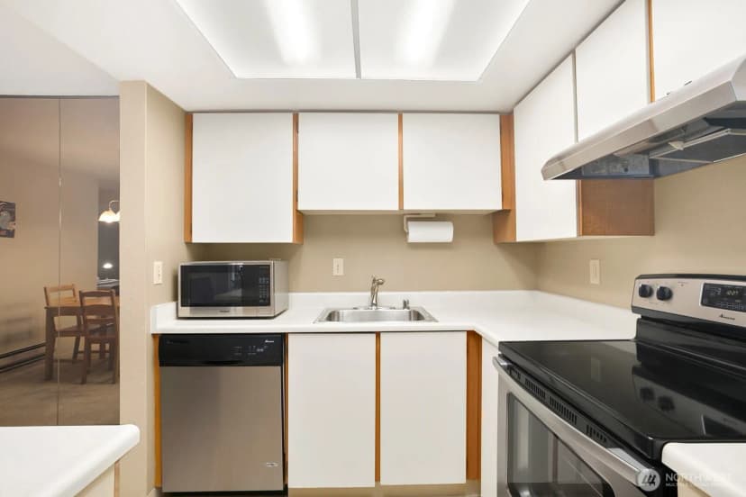 Property photo for 4106 Factoria Boulevard Se #213, Bellevue photo 11