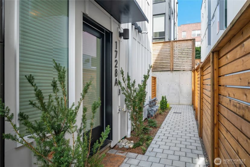Property photo for 1728 11th Avenue ##a, Seattle photo 3