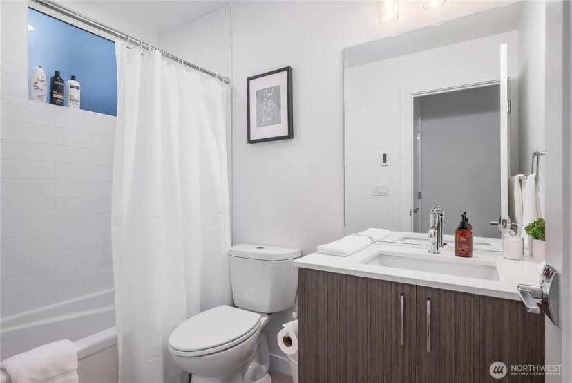 Property photo for 1728 11th Avenue ##a, Seattle photo 6