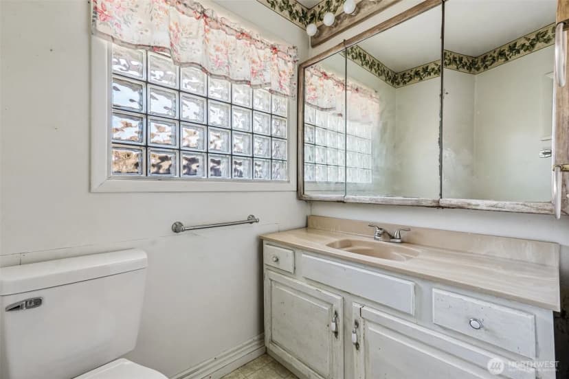 Property photo for 2219 Ocean Beach Highway, Longview photo 16