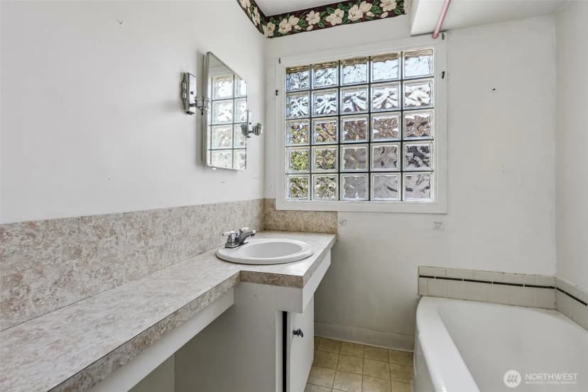 Property photo for 2219 Ocean Beach Highway, Longview photo 14