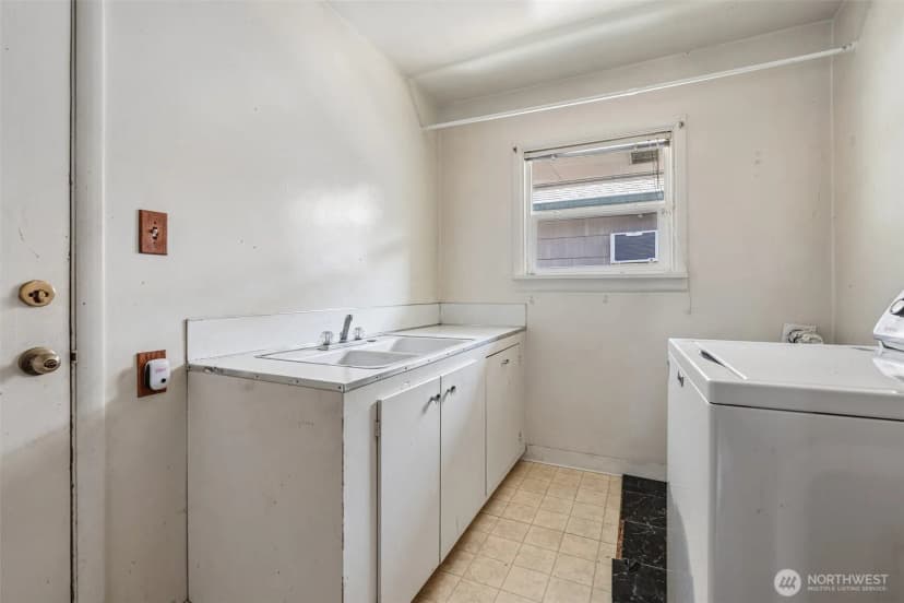 Property photo for 2219 Ocean Beach Highway, Longview photo 17