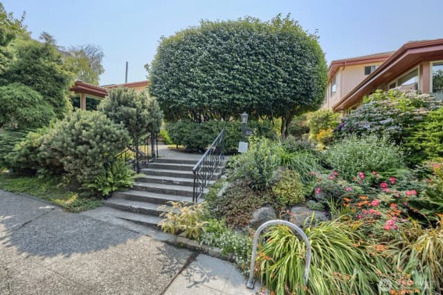 Property photo for 503 B E Harrison Street, Seattle photo 5