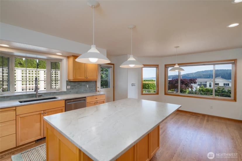 Property photo for 6404 Warren Street, Anacortes photo 3
