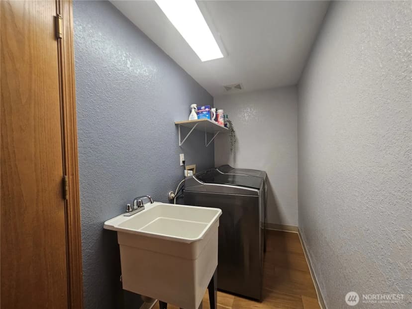 Property photo for 20414 2nd Avenue E, Spanaway photo 12