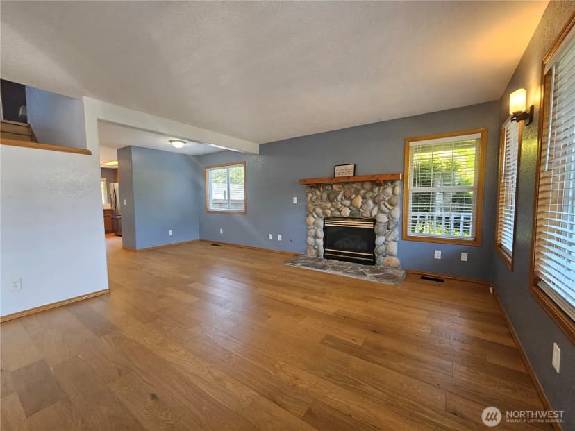Property photo for 20414 2nd Avenue E, Spanaway photo 4