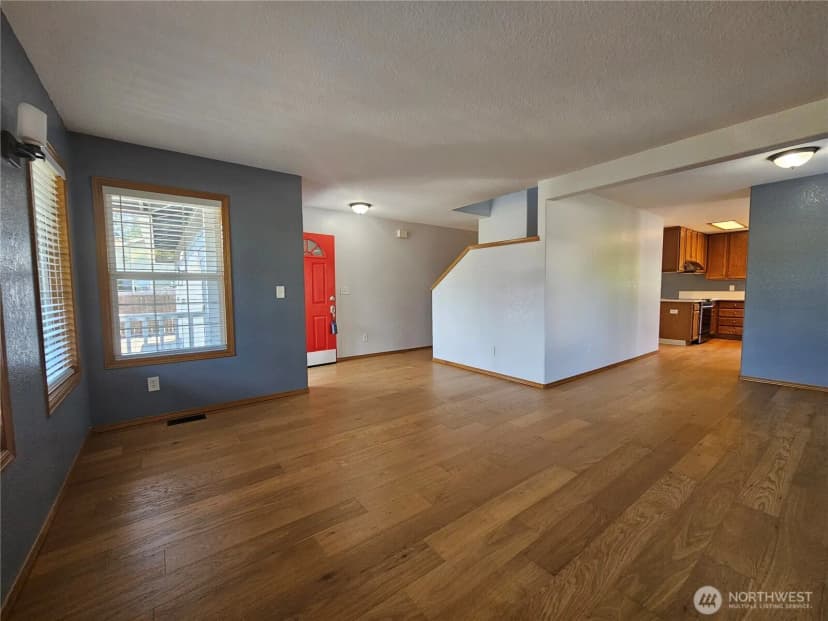 Property photo for 20414 2nd Avenue E, Spanaway photo 5