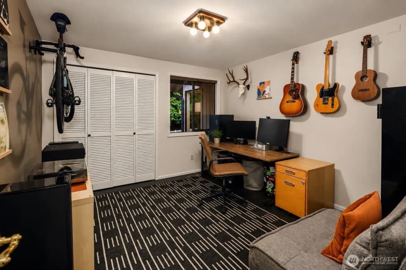 Property photo for 3212 211th Avenue Ne, Sammamish photo 18