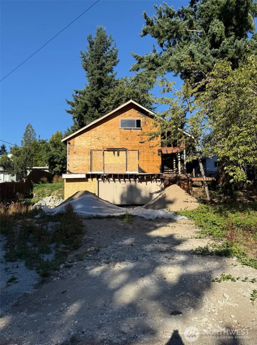 Property photo for 18011 4th Avenue Nw, Shoreline photo 2