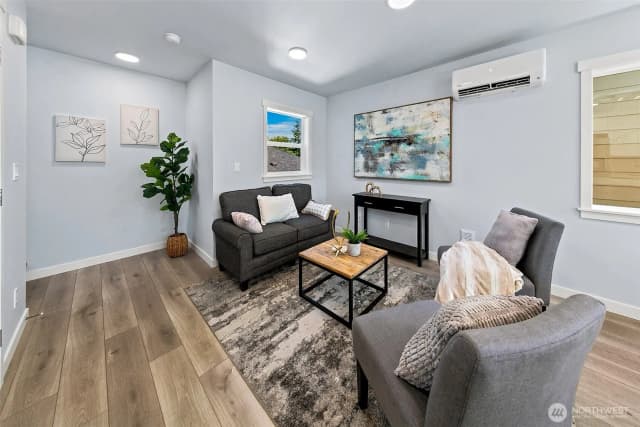 Property photo for 332 Ne Elk Place, Seattle photo 4