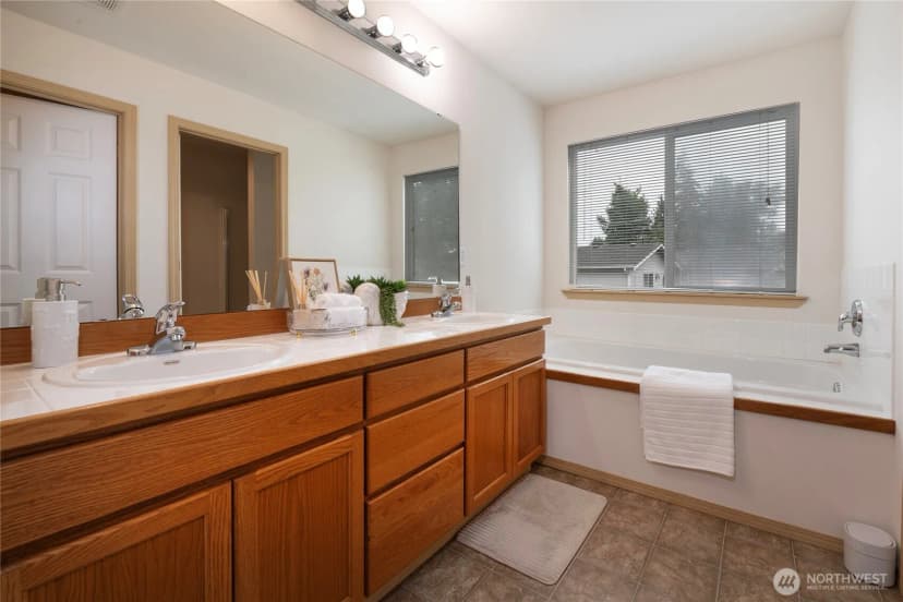 Property photo for 926 99th Street Sw, Everett photo 16