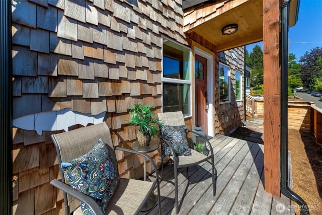Property photo for 330 Ne Elk Place, Seattle photo 2