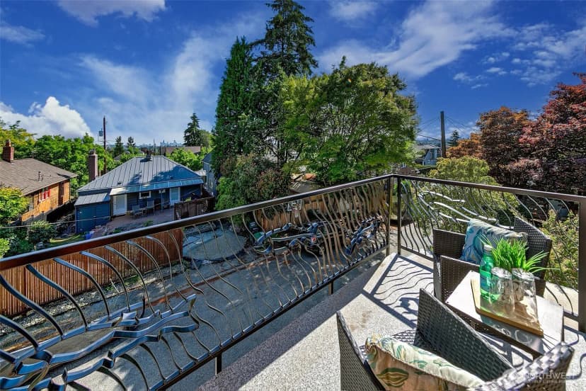 Property photo for 330 Ne Elk Place, Seattle photo 15