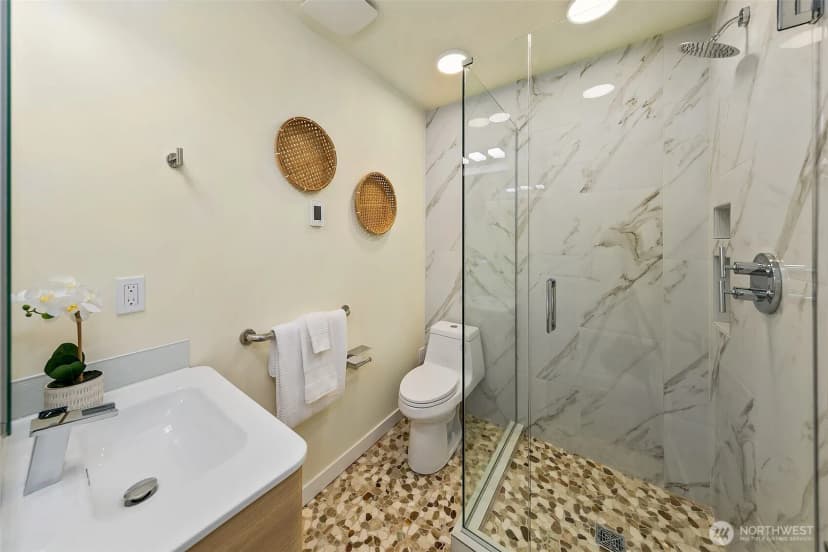 Property photo for 330 Ne Elk Place, Seattle photo 13