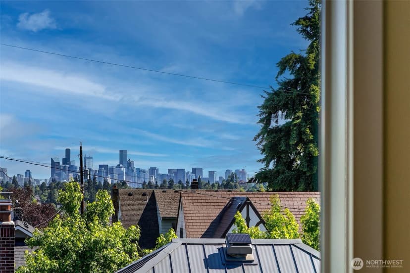 Property photo for 330 Ne Elk Place, Seattle photo 16