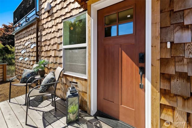 Property photo for 330 Ne Elk Place, Seattle photo 4
