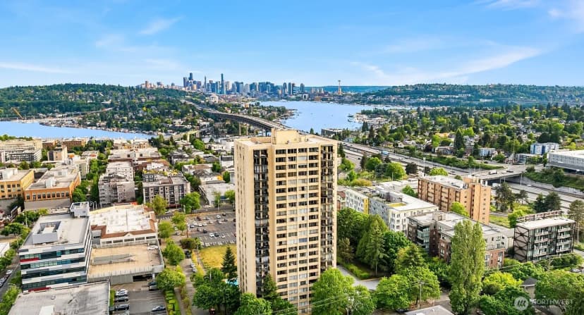 Property photo for 4540 8th Avenue Ne #1002, Seattle photo 25