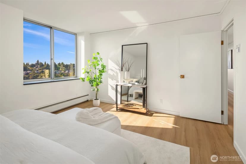 Property photo for 4540 8th Avenue Ne #1002, Seattle photo 17