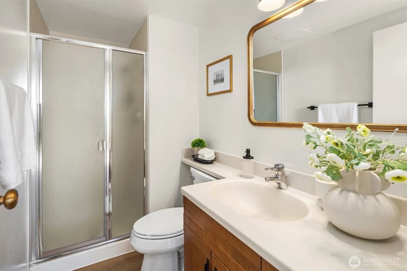 Property photo for 4540 8th Avenue Ne #1002, Seattle photo 15