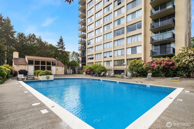 Property photo for 4540 8th Avenue Ne #1002, Seattle photo 27