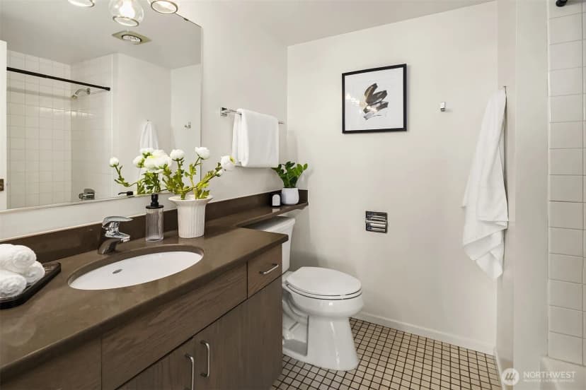 Property photo for 4540 8th Avenue Ne #1002, Seattle photo 20