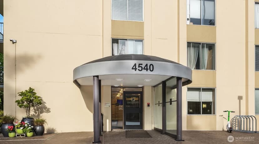 Property photo for 4540 8th Avenue Ne #1002, Seattle photo 24
